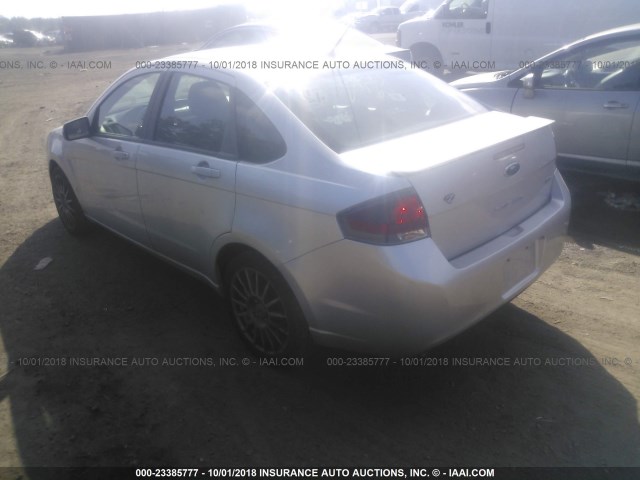 1FAHP3GN3AW114564 - 2010 FORD FOCUS SES SILVER photo 3