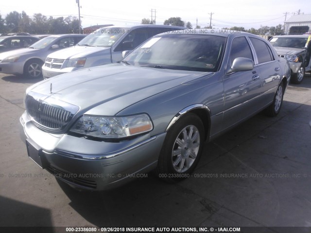 1LNHM82V86Y613164 - 2006 LINCOLN TOWN CAR SIGNATURE LIMITED GRAY photo 2