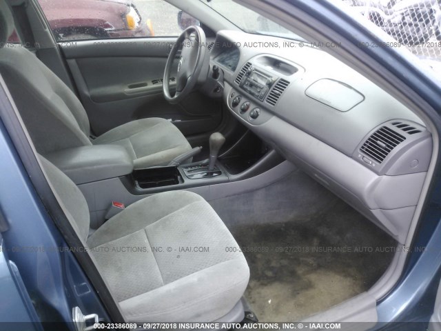4T1BE32K43U756997 - 2003 TOYOTA CAMRY LE/XLE/SE BLUE photo 5