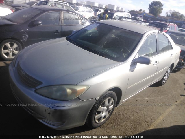 4T1BE32K44U845146 - 2004 TOYOTA CAMRY LE/XLE/SE SILVER photo 2
