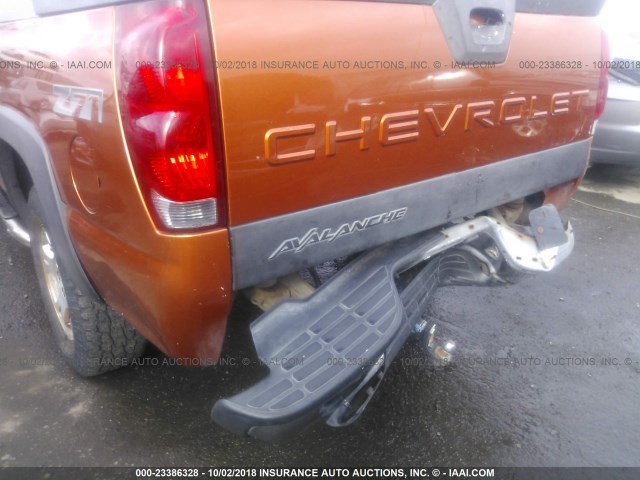 3GNEK12T64G257539 - 2004 CHEVROLET AVALANCHE K1500 ORANGE photo 6