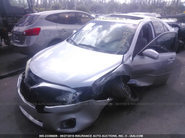 4T1BF3EK6BU127037 - 2011 TOYOTA CAMRY SE/LE/XLE ვერცხლისფერი ფოტო 2