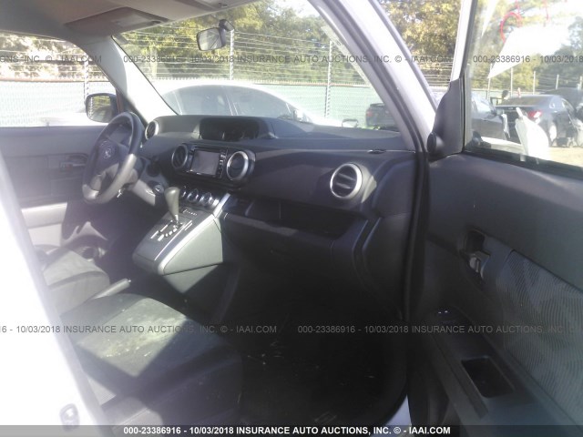 JTLZE4FE7DJ047937 - 2013 TOYOTA SCION XB Ақ фото 5