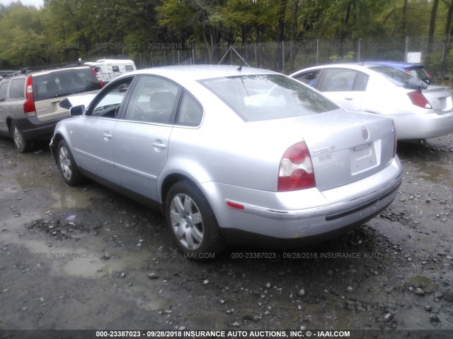 WVWTH63B51P208552 - 2001 VOLKSWAGEN PASSAT GLX 4MOTION SILVER photo 3