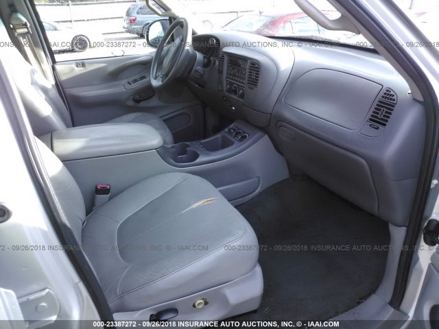 1FMPU16L0YLA13461 - 2000 FORD EXPEDITION XLT GRAY photo 5