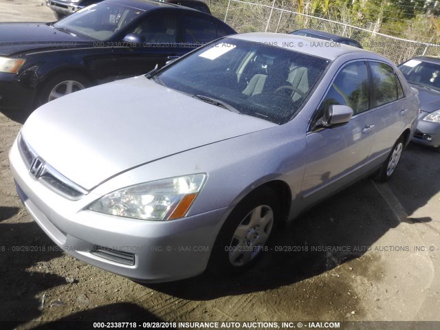 1HGCM56477A150914 - 2007 HONDA ACCORD LX SILVER photo 2