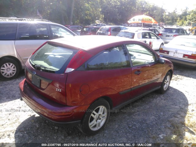 3FAFP3131YR133545 - 2000 FORD FOCUS ZX3 RED photo 4