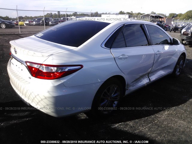 4T1BF1FK8HU408638 - 2017 TOYOTA CAMRY LE/XLE/SE/XSE 白色 照片 4
