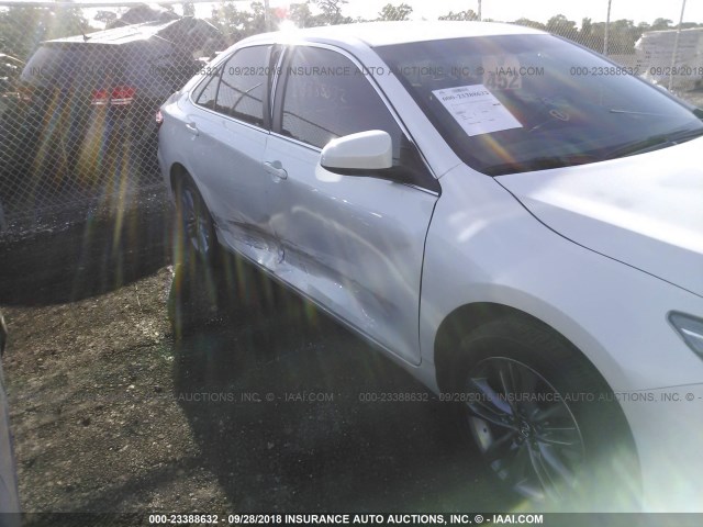 4T1BF1FK8HU408638 - 2017 TOYOTA CAMRY LE/XLE/SE/XSE 白色 照片 6