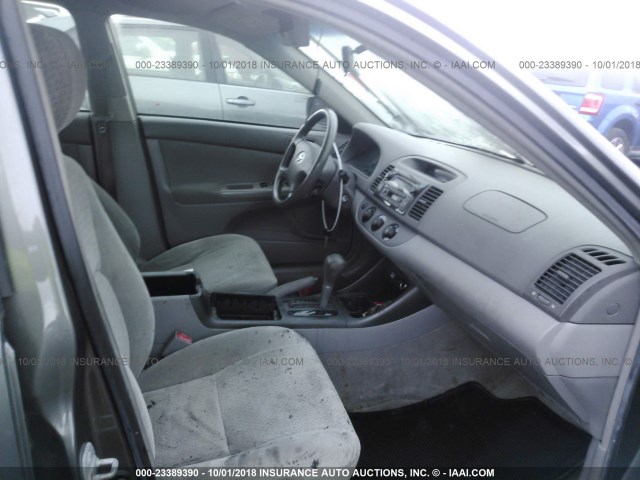JTDBE32K520132040 - 2002 TOYOTA CAMRY LE/XLE/SE Boz foto 5
