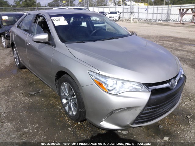 4T4BF1FK9FR501574 - 2015 TOYOTA CAMRY LE/XLE/SE/XSE 金色 照片 1