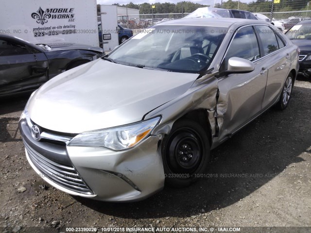 4T4BF1FK9FR501574 - 2015 TOYOTA CAMRY LE/XLE/SE/XSE GOLD photo 2