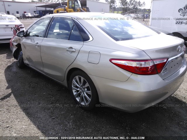 4T4BF1FK9FR501574 - 2015 TOYOTA CAMRY LE/XLE/SE/XSE 金色 照片 3