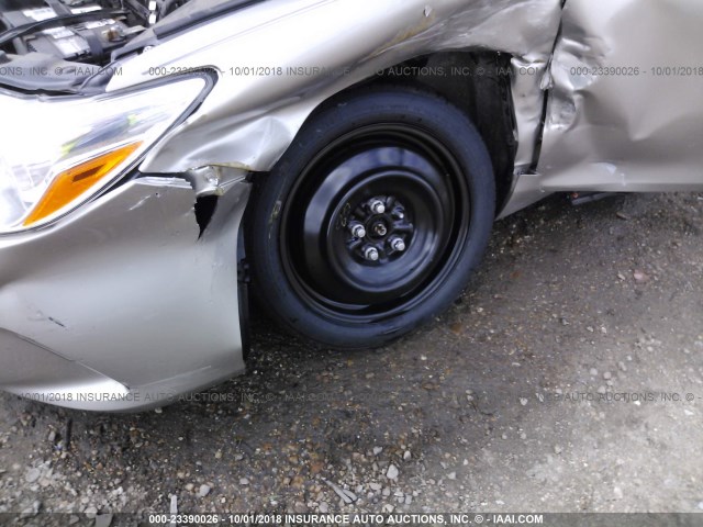 4T4BF1FK9FR501574 - 2015 TOYOTA CAMRY LE/XLE/SE/XSE 金色 照片 6