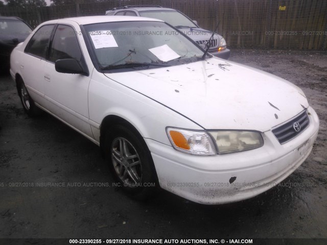 JT2BG28K610598577 - 2001 TOYOTA CAMRY LE/XLE WHITE photo 1