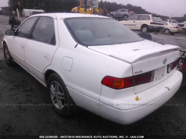 JT2BG28K610598577 - 2001 TOYOTA CAMRY LE/XLE WHITE photo 3