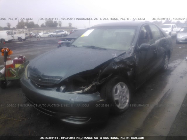 4T1BF32K52U514229 - 2002 TOYOTA CAMRY LE/XLE/SE GREEN photo 2