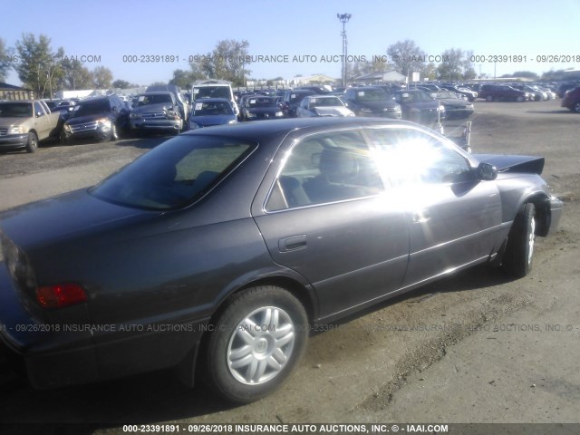 4T1BF22K4YU953246 - 2000 TOYOTA CAMRY LE/XLE 灰色 照片 4