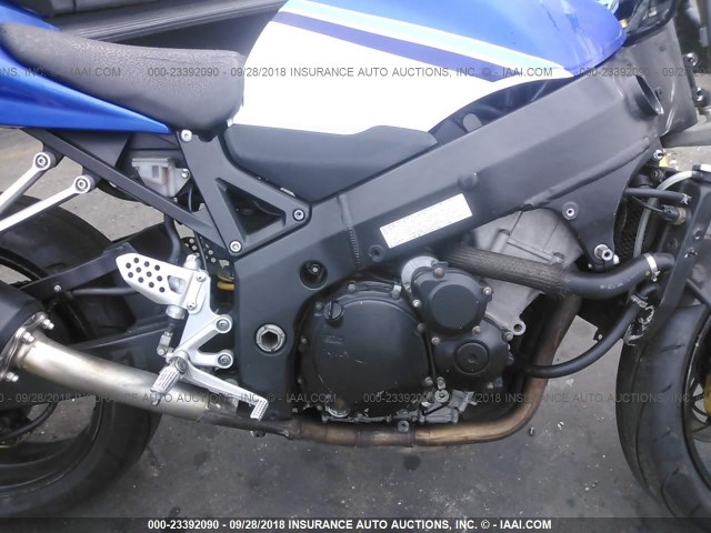 JS1GN7CA352113685 - 2005 SUZUKI GSX-R600 K BLUE photo 8