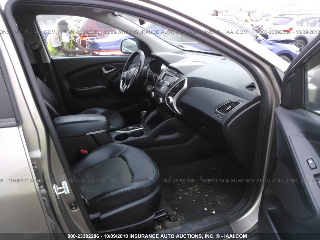 KM8JUCAC0BU201276 - 2011 HYUNDAI TUCSON GLS/LIMITED GRAY photo 5