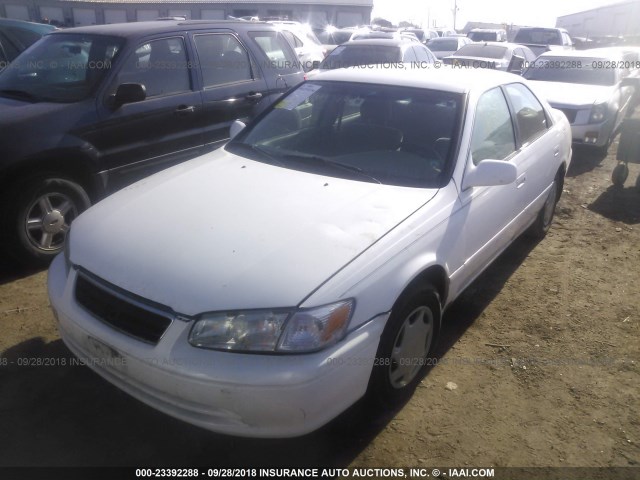 4T1BG22K0YU953970 - 2000 TOYOTA CAMRY CE/LE/XLE 白色 照片 2