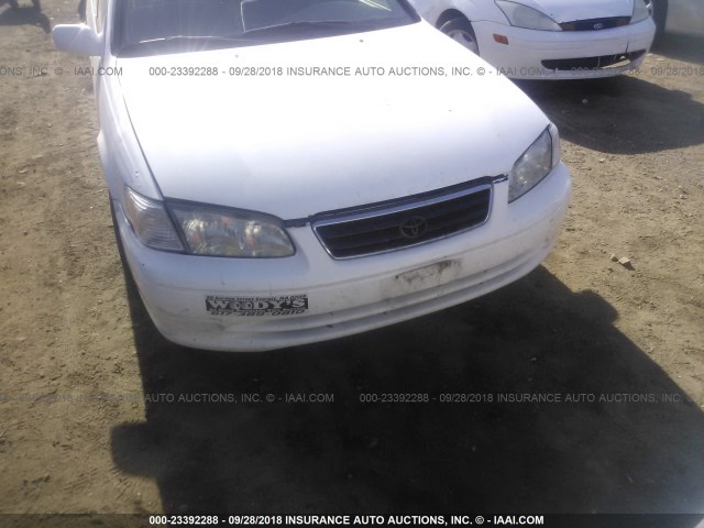 4T1BG22K0YU953970 - 2000 TOYOTA CAMRY CE/LE/XLE 白色 照片 6