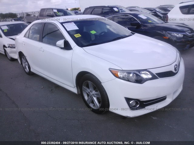 4T1BF1FK5CU178050 - 2012 TOYOTA CAMRY SE/LE/XLE თეთრი ფოტო 1