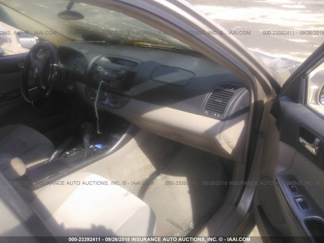 4T1BE32K82U106309 - 2002 TOYOTA CAMRY LE/XLE/SE Алтын фото 5
