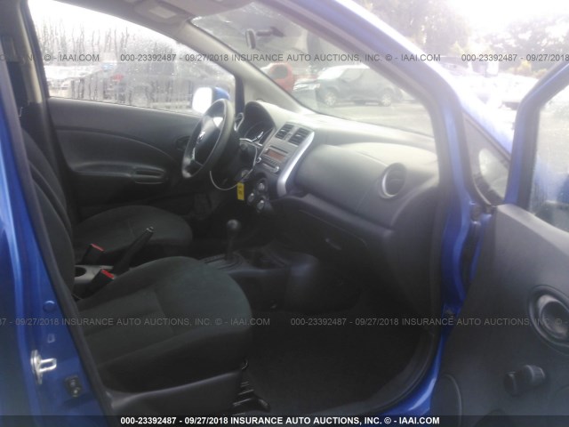 3N1CE2CP8EL400212 - 2014 NISSAN VERSA NOTE S/S PLUS/SV/SL BLUE photo 5