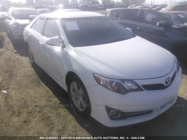 4T1BF1FK5EU393723 - 2014 TOYOTA CAMRY L/SE/LE/XLE თეთრი ფოტო 1