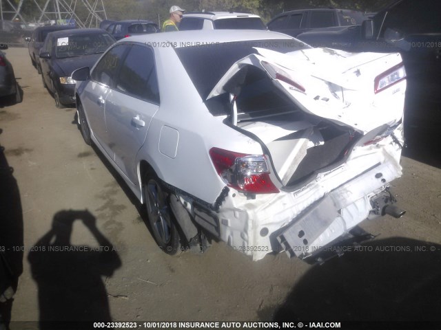 4T1BF1FK5EU393723 - 2014 TOYOTA CAMRY L/SE/LE/XLE თეთრი ფოტო 3