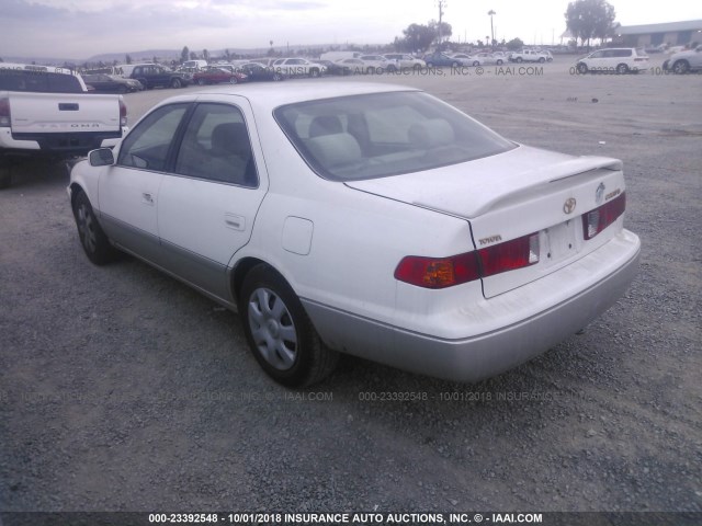 4T1BG22K11U767215 - 2001 TOYOTA CAMRY CE/LE/XLE 白色 照片 3