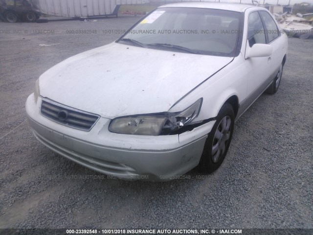 4T1BG22K11U767215 - 2001 TOYOTA CAMRY CE/LE/XLE 白色 照片 6