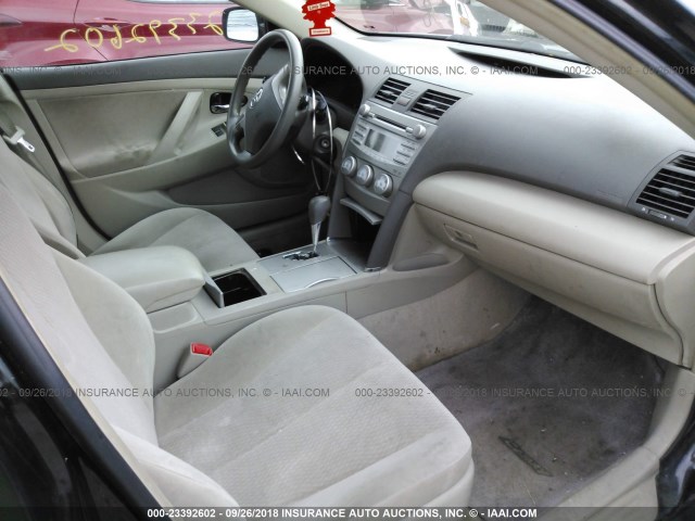 4T1BF3EK1AU098738 - 2010 TOYOTA CAMRY SE/LE/XLE 黑色 照片 5