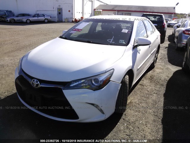 4T1BF1FK9GU124353 - 2016 TOYOTA CAMRY LE/XLE/SE/XSE WHITE photo 2