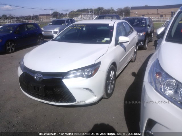 4T1BF1FKXHU377053 - 2017 TOYOTA CAMRY LE/XLE/SE/XSE 白色 照片 2