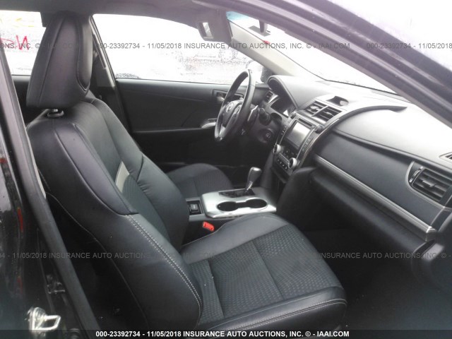 4T1BF1FK4EU419776 - 2014 TOYOTA CAMRY L/SE/LE/XLE 黑色 照片 5
