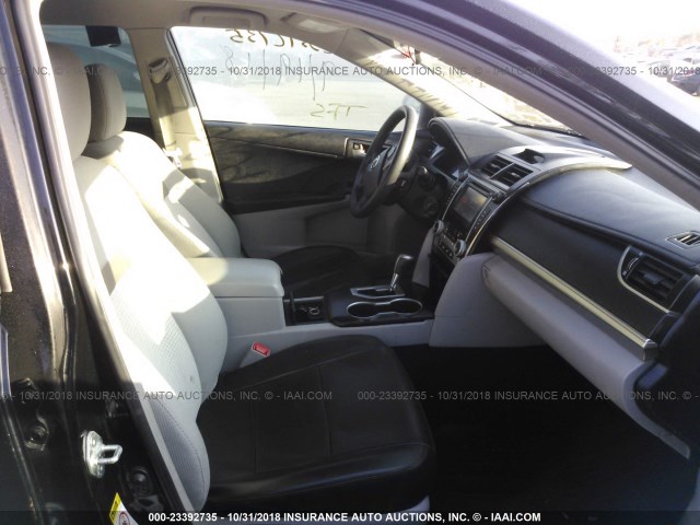 4T1BF1FK6CU030747 - 2012 TOYOTA CAMRY SE/LE/XLE შავი ფოტო 5