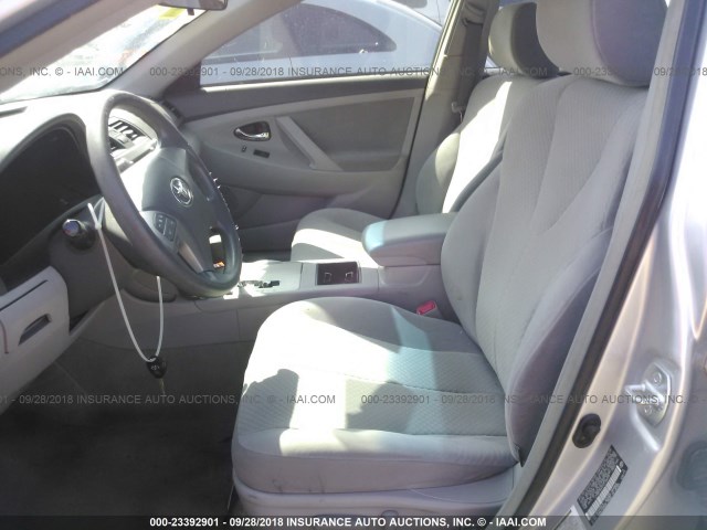 JTNBE46K593168699 - 2009 TOYOTA CAMRY SE/LE/XLE SILVER photo 5