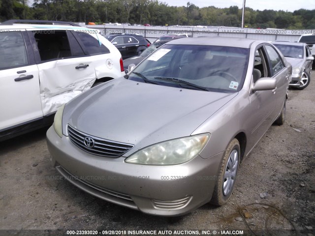 4T1BE32K85U508495 - 2005 TOYOTA CAMRY LE/XLE/SE TAN photo 2