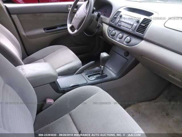 4T1BE32K85U508495 - 2005 TOYOTA CAMRY LE/XLE/SE TAN photo 5