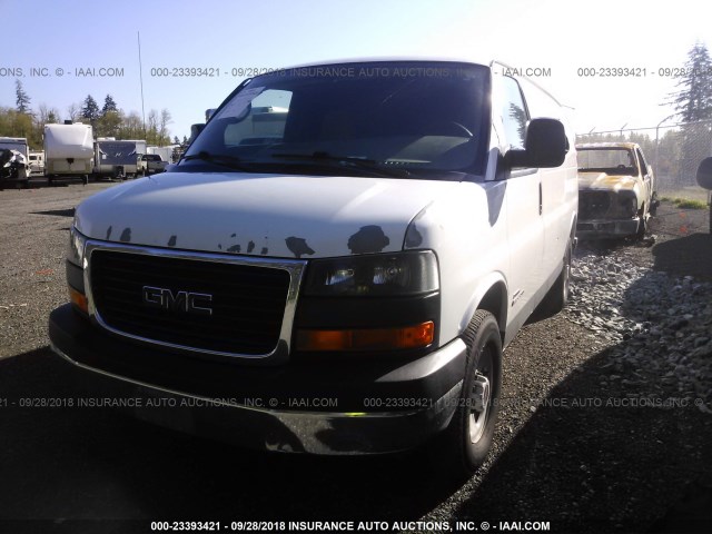 1GTHG352561118266 - 2006 GMC SAVANA G3500 WHITE photo 2