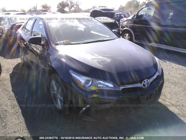 4T1BF1FK2HU739229 - 2017 TOYOTA CAMRY LE/XLE/SE/XSE 黑色 照片 1