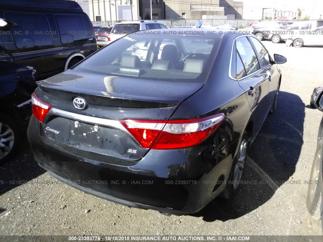 4T1BF1FK2HU739229 - 2017 TOYOTA CAMRY LE/XLE/SE/XSE 黑色 照片 4