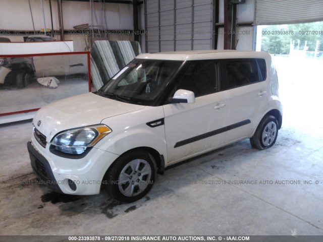 KNDJT2A54D7772628 - 2013 KIA SOUL CREAM photo 2