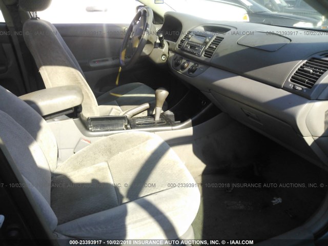 4T1BF32K33U552608 - 2003 TOYOTA CAMRY LE/XLE/SE Сұр фото 5