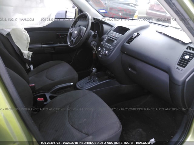 KNDJT2A52D7584531 - 2013 KIA SOUL GREEN photo 5