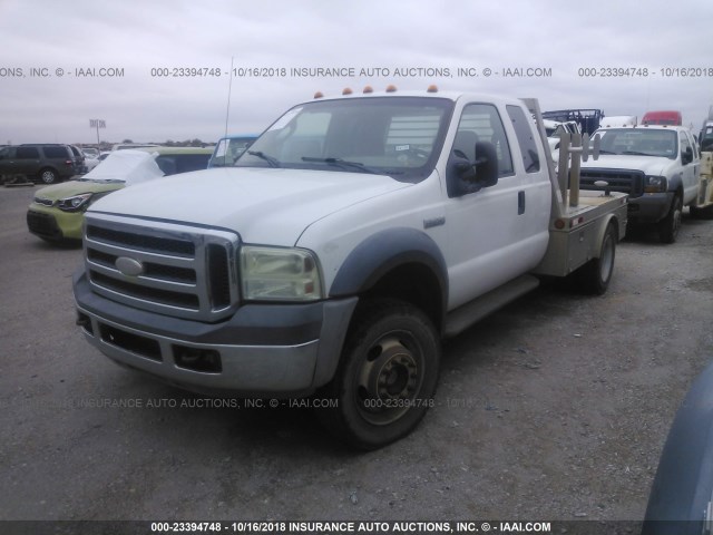 1FDXX47Y65EC71390 - 2005 FORD F450 SUPER DUTY WHITE photo 2