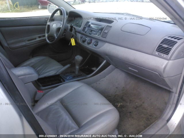 4T1BE32K73U164445 - 2003 TOYOTA CAMRY LE/XLE/SE Күміс фото 5
