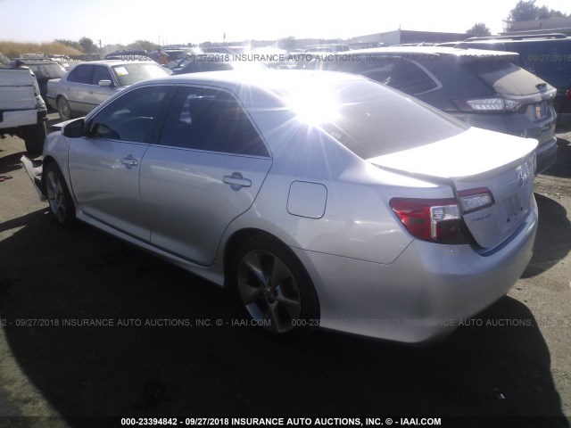 4T1BK1FK0CU012742 - 2012 TOYOTA CAMRY SE/XLE SILVER photo 3